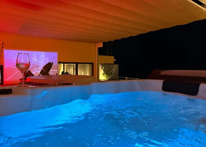 250sqm Garden Duplex With Jacuzzi, Sea View Cinema Appartement *