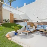 250sqm Garden Duplex With Jacuzzi, Sea View Cinema شقة