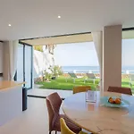 Private 250sqm Garden Duplex, Jacuzzi, Cinema, Sea View Escape Apartment *