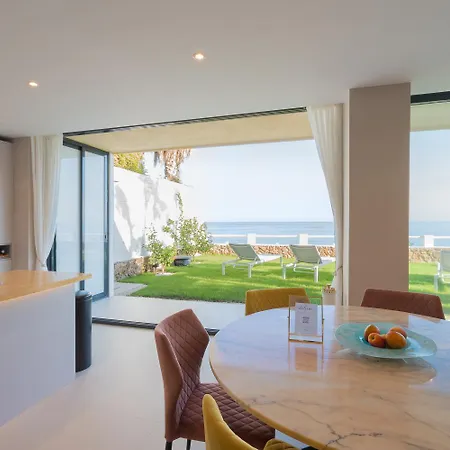Private 250sqm Garden Duplex, Jacuzzi, Cinema, Sea View Escape Apartmán *
