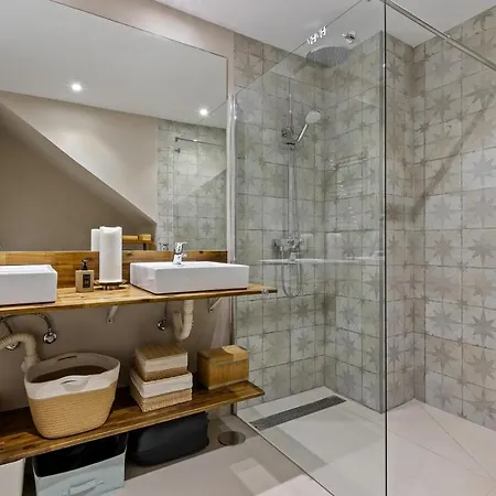 Casa Folimanka, 250sqm Garden Duplex With Jacuzzi, Sea View & Cinema *
