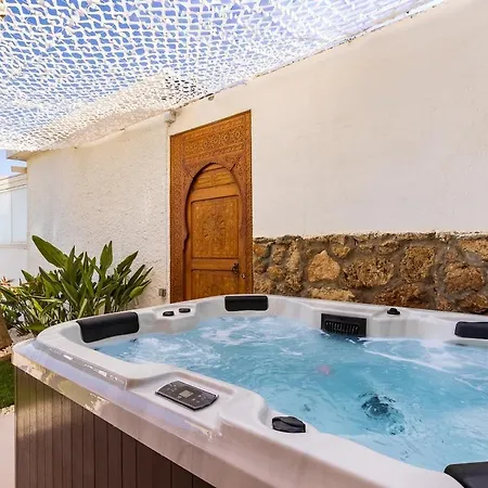Casa Folimanka, 250sqm Garden Duplex With Jacuzzi, Sea View & Cinema