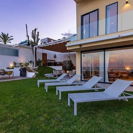 Casa Folimanka, 250sqm Garden Duplex With Jacuzzi, Sea View & Cinema Lägenhet