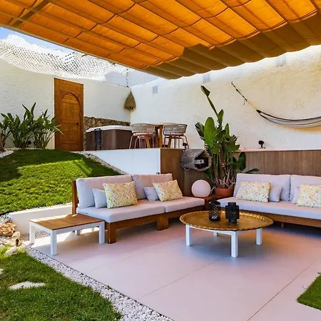 Casa Folimanka, 250sqm Garden Duplex With Jacuzzi, Sea View & Cinema Appartement