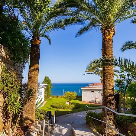 Casa Folimanka, 250sqm Garden Duplex With Jacuzzi, Sea View & Cinema