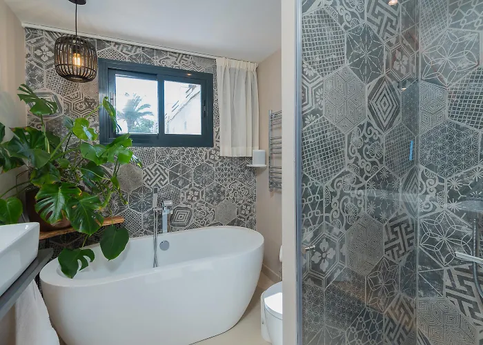 250sqm Garden Duplex With Jacuzzi, Sea View Cinema