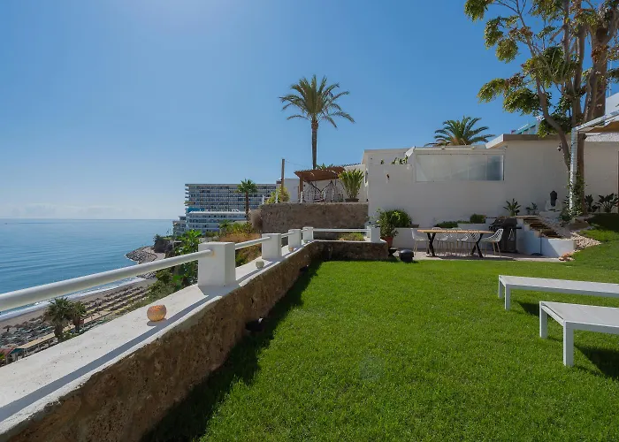 아파트 250sqm Garden Duplex With Jacuzzi, Sea View Cinema 토레몰리노스