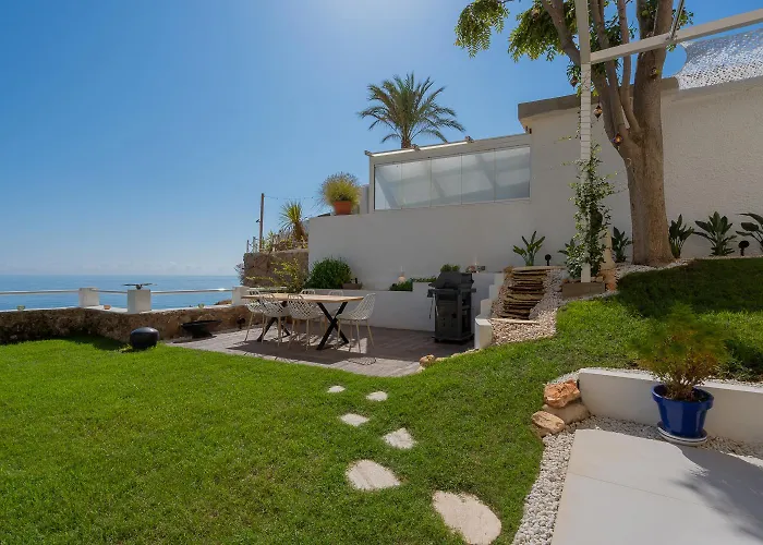 아파트 250sqm Garden Duplex With Jacuzzi, Sea View Cinema *